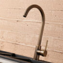 kitchen household vintage sink faucet, splash proof hot and cold dual control cf2301